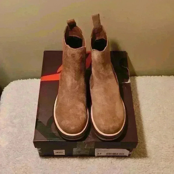 Bueno Women's Wanda Suede Boots -Tobacco - Picture 7 of 7